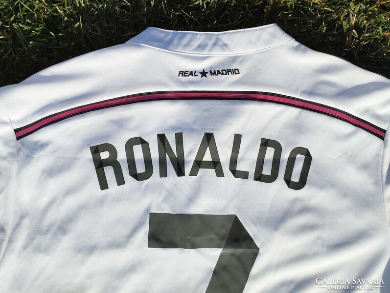 Cristiano Ronaldo által személyesen aláírt Real Madrid mez. futball foci labda aranylabda