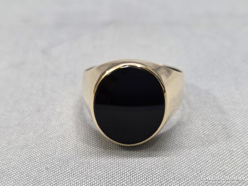 14 K arany pecsét gyűrű fekete kővel 4,52 g