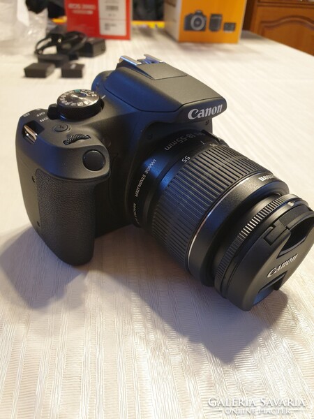 Canon Eos 2000D, két objektívvel + tartozékok