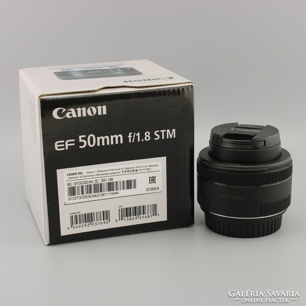 Canon Eos 2000D, két objektívvel + tartozékok