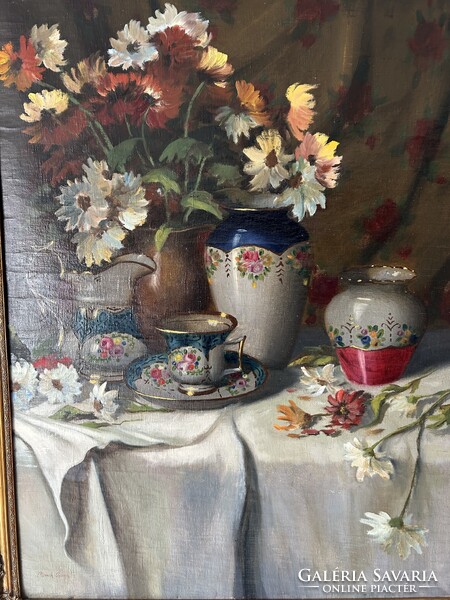 Romek Árpád Csendélet drapériával, porcelánokkal és virágokkal