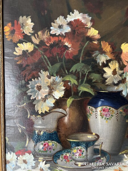 Romek Árpád Csendélet drapériával, porcelánokkal és virágokkal
