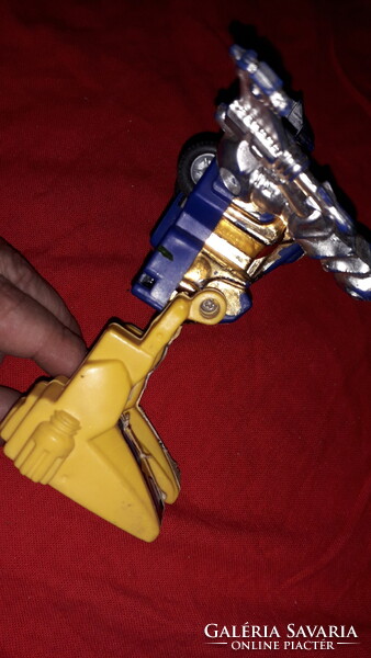 Retro trafikáru nagyméretű ROBOT MAGYAR GYÁRTMÁNYÚ TRANSFORMERS figura 15 cm a képek szerint