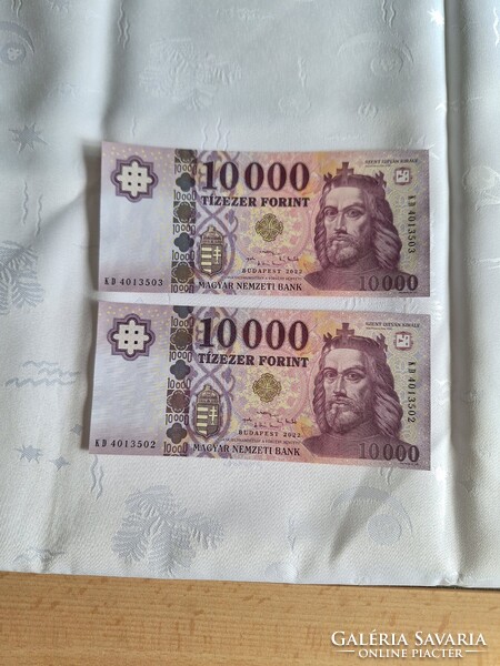 2 db sorszámkövető 10.000.-ft-os bankjegy