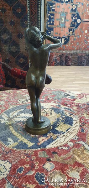 Női Akt bronz szobor. Nyújtózkodó hölgy. Nagyon szépen kidolgozott. 36 cm magas