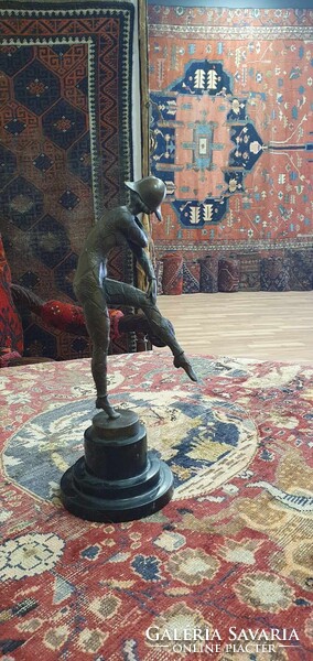 Art deco stílusú táncos hölgy bronzból. D.H.chiparus szignóval.Nagyon szépen kidolgozott. 30cm magas