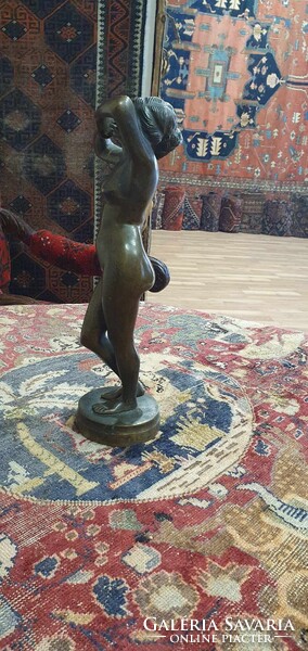 Női Akt bronz szobor. Nyújtózkodó hölgy. Nagyon szépen kidolgozott. 36 cm magas