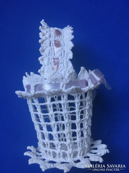 Húsvéti horgolt kosár csoki nyuszinak, tojásnak