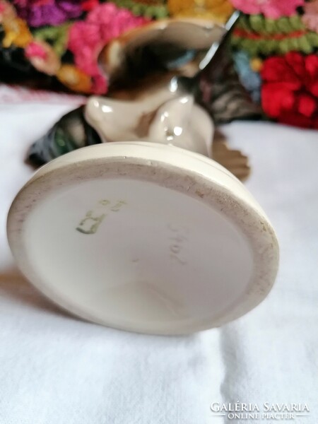 Nagyon ritka, porcelán siketfajd figura