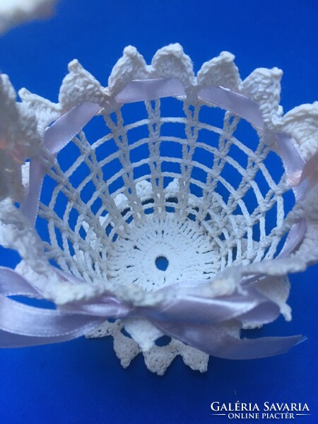 Húsvéti horgolt kosár csoki nyuszinak, tojásnak