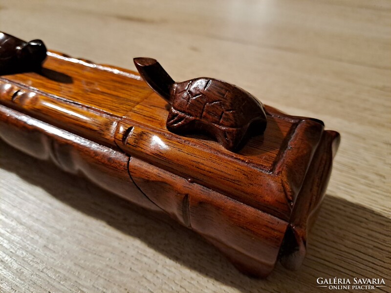 Vintage rózsafa evőpálcika tartó, teknős díszítéssel, 10 db evőpálcikával