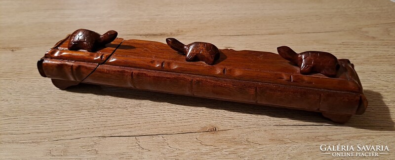 Vintage rózsafa evőpálcika tartó, teknős díszítéssel, 10 db evőpálcikával