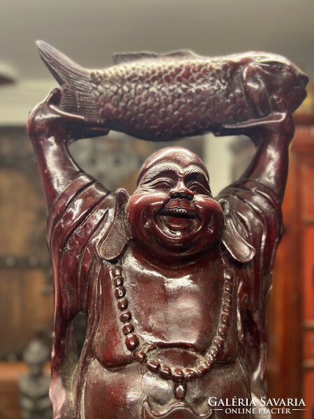 Hatalmas faragott trópusi fa, boldogság Buddha, keleti, ázsiai, japán, indiai