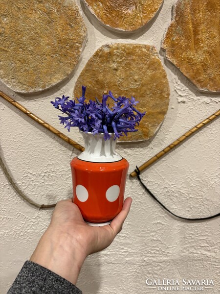 Gyönyörű Verbilki orosz, szovjet pöttyös váza porcelán virágnak