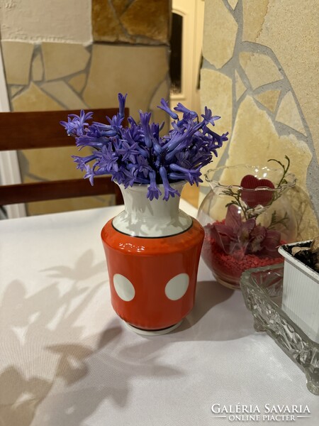 Gyönyörű Verbilki orosz, szovjet pöttyös váza porcelán virágnak