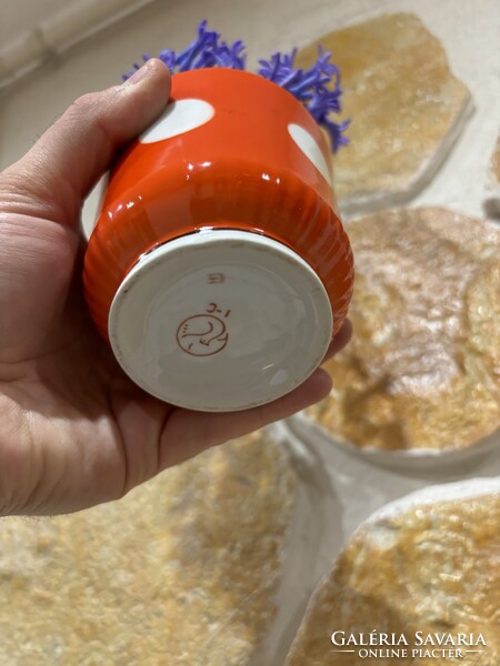 Gyönyörű Verbilki orosz, szovjet pöttyös váza porcelán virágnak