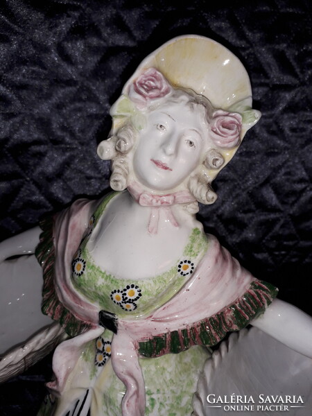 Terebélyes majolika festett kerámia kosaras nő szobor  Bernard Bloch