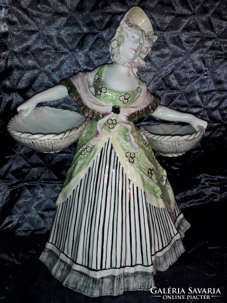 Terebélyes majolika festett kerámia kosaras nő szobor  Bernard Bloch