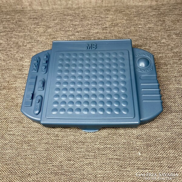 MB retro utazó torpedó játék
