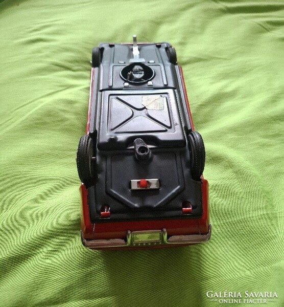 Nagyon szép piros színű Corvette, 1970-es évek elejéről. 27, 5 cm hosszú,  11  cm széles