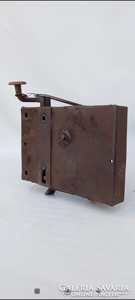 Nagyméretű rátétes kapu zár egyoldali  kilinccsel, eredeti kulccsal, tökéletesen működő 19sz