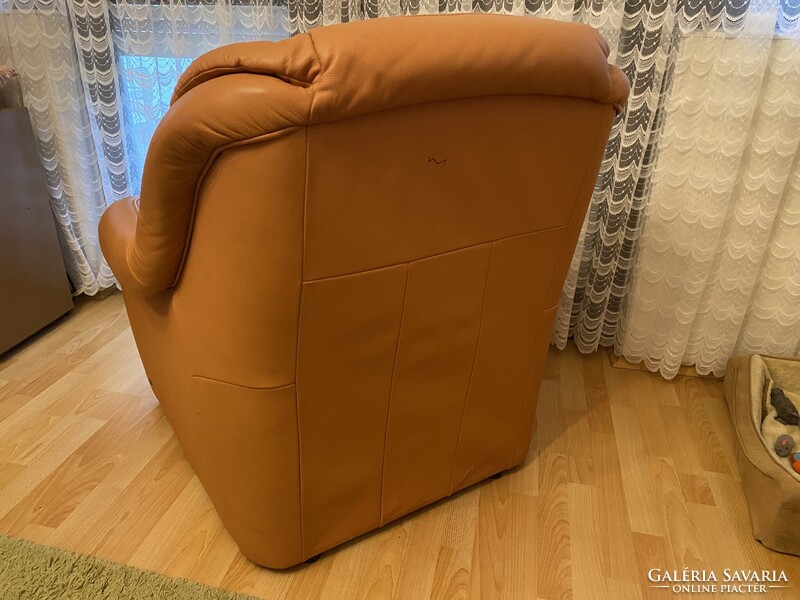 Eredeti bőr garnitúra, kinyitható kanapé és két fotel