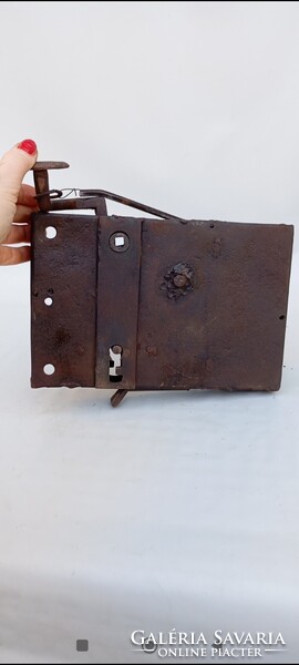 Nagyméretű rátétes kapu zár egyoldali  kilinccsel, eredeti kulccsal, tökéletesen működő 19sz