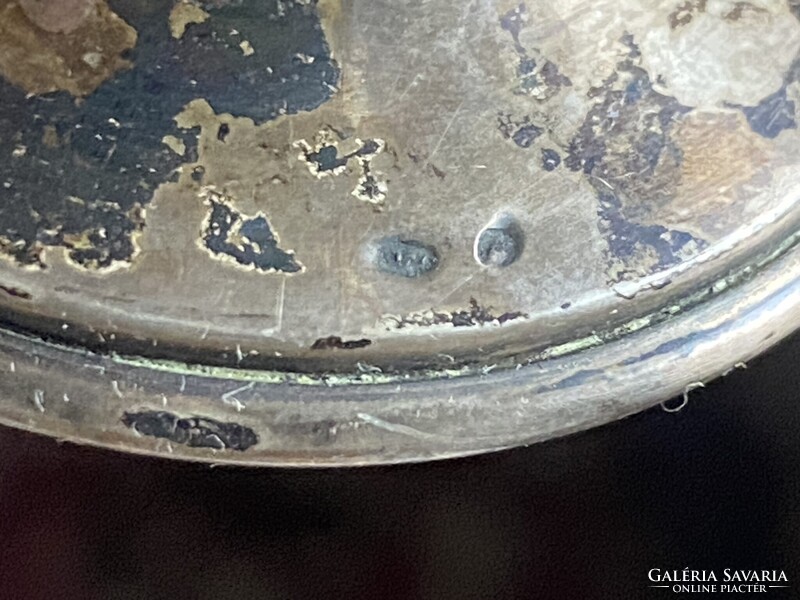 JELZETT, EZÜST TALPÚ METSZETT PÁLINKÁS POHÁR 7.5 CM