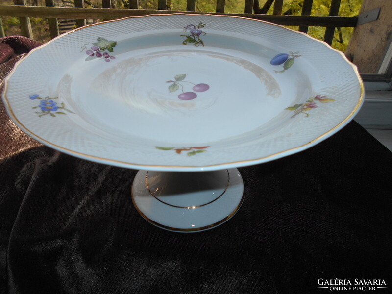 Hollóházi gyümölcs és virág ritka mintás porcelán talpas  fonott szegéllyel tortás tál