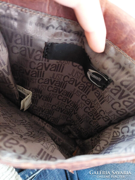 Just Cavalli szegecses barna oldaltáska