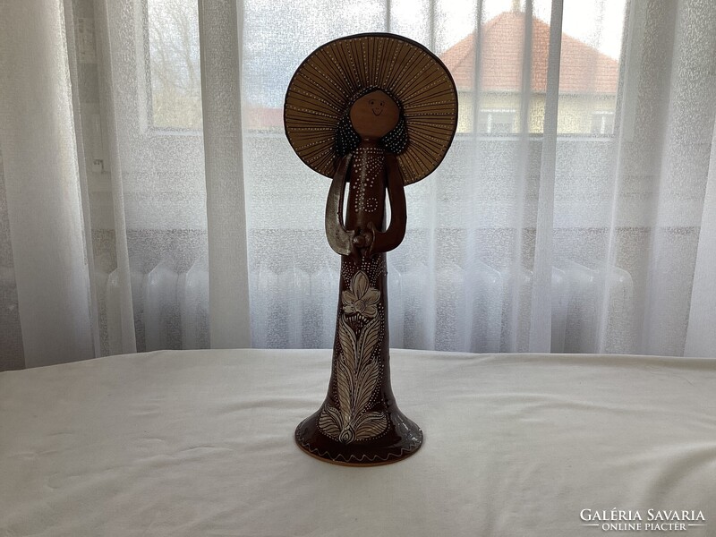 Jambrich Liza kerámia lány 32,5 cm .