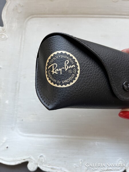 Eredeti fekete Ray Ban napszemüveg tok