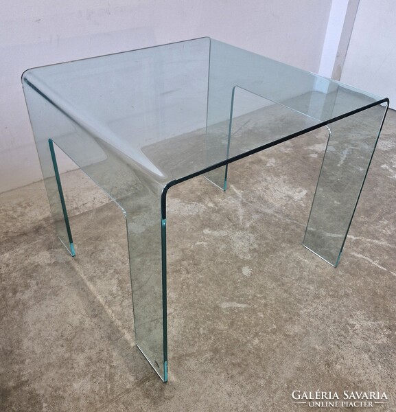 Hajlított üveg olasz designer lerakóasztal, dohányzóasztal, Calligaris