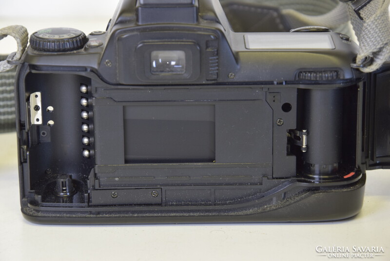 Nikon F65 SLR filmes fényképezőgép NIKKOR 28-80 mm objektívvel és tartozékokkal A114