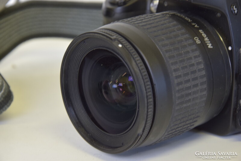 Nikon F65 SLR filmes fényképezőgép NIKKOR 28-80 mm objektívvel és tartozékokkal A114