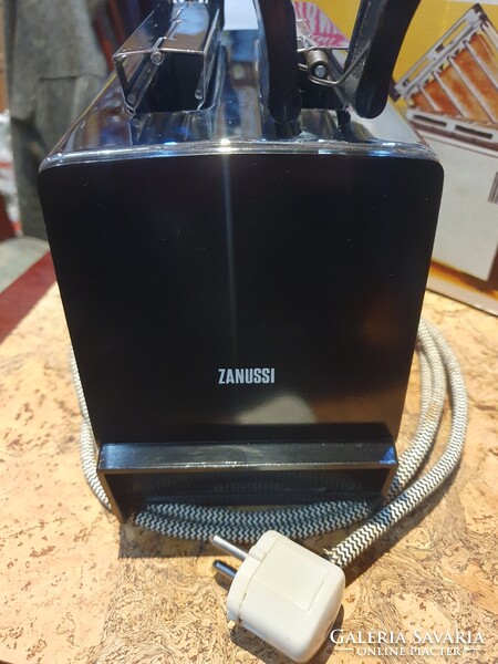Retro különleges zanussi kenyérpirító melegszendvics sütő újszerű állapotban dobozában a5