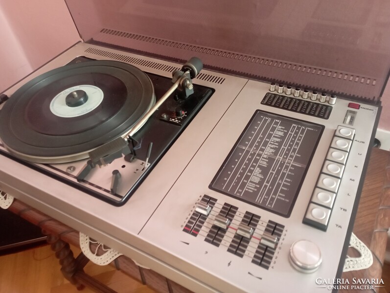 Grundig Studio 2000 hifi lemezjátszó