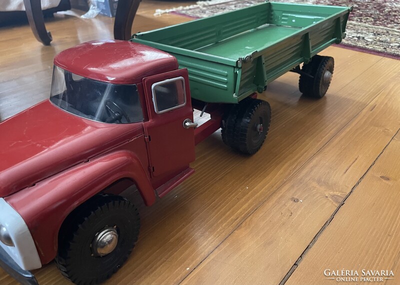 Régi Zil játékautó