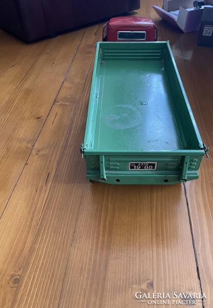 Régi Zil játékautó