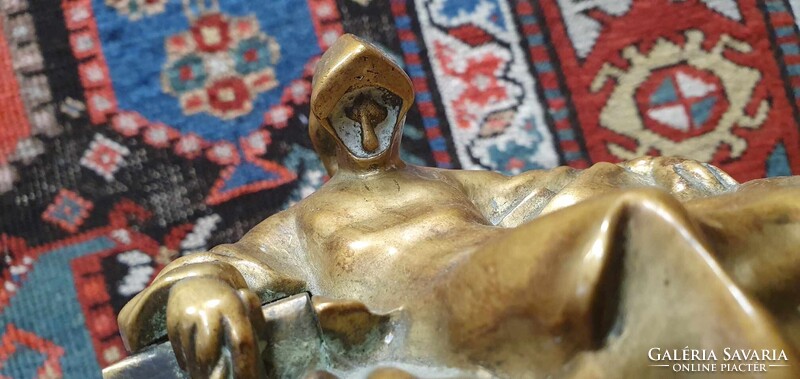 Anonymus bronz szobor fa talapzattal. Nagyon szép kidolgozással. Jelzés nélkül. 20x15 cm