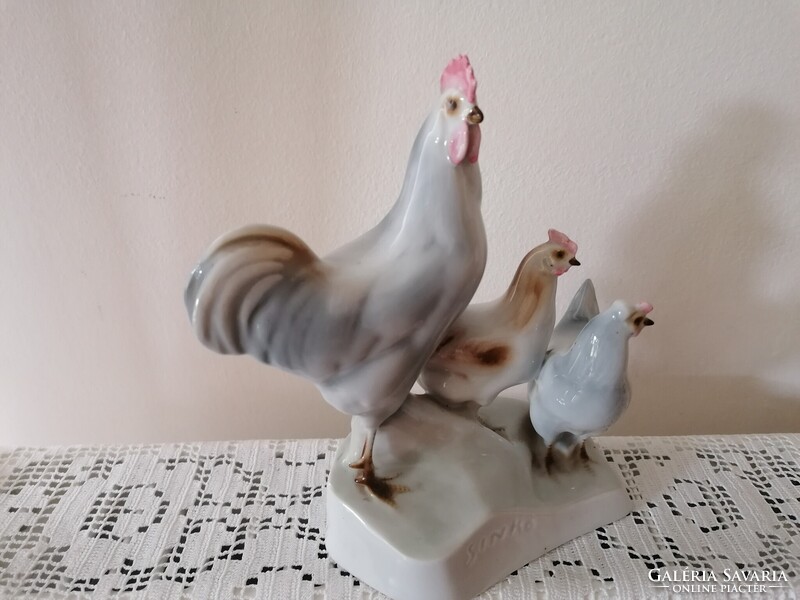 Baromfiudvar/tyúkok/ Zsolnay porcelán