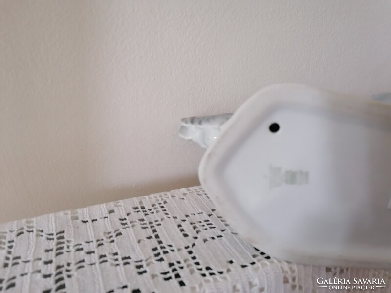 Baromfiudvar/tyúkok/ Zsolnay porcelán