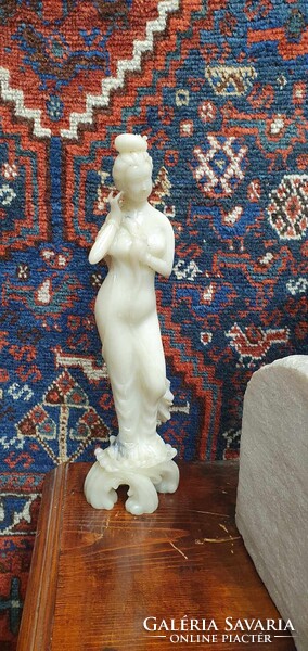 Antik Jáde fehér színű szobor. Nagyon szépen kézzel faragott. Gyönyörű . 33 cm magas