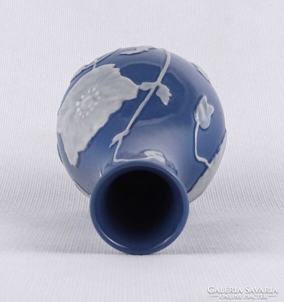 1U235 Ritka kék színű pipacsos - pate sur pate - Herendi porcelán váza 15.7 cm