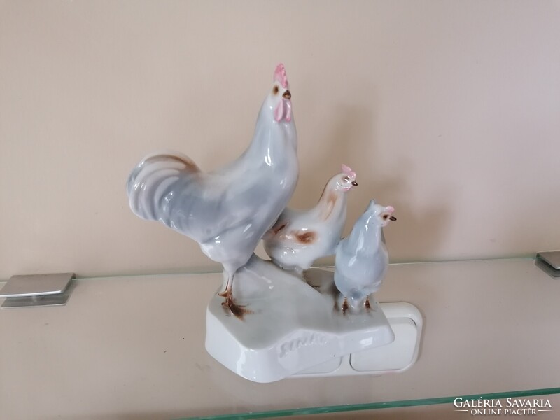 Baromfiudvar/tyúkok/ Zsolnay porcelán