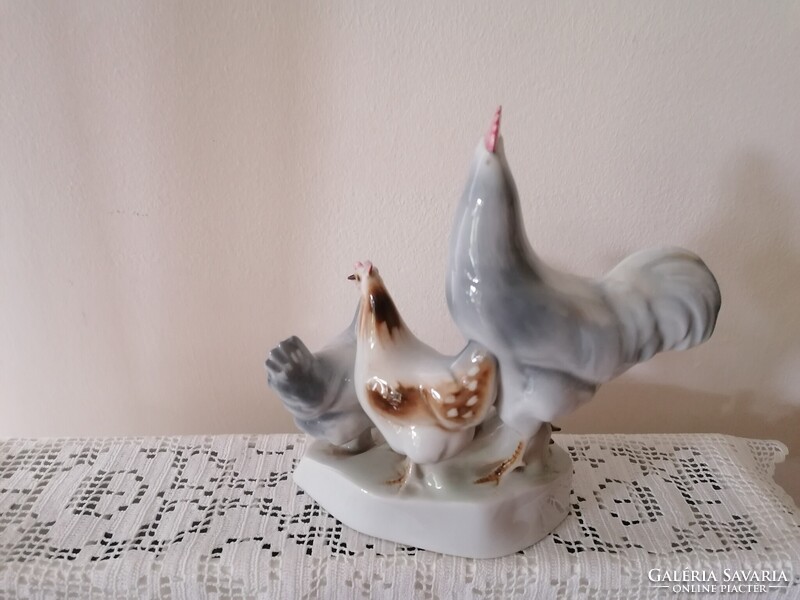 Baromfiudvar/tyúkok/ Zsolnay porcelán