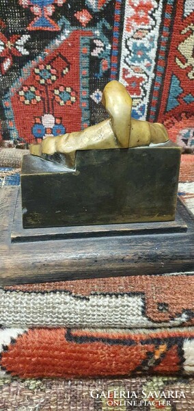 Anonymus bronz szobor fa talapzattal. Nagyon szép kidolgozással. Jelzés nélkül. 20x15 cm
