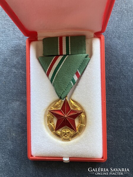 Közbiztonsági Érem kitüntetés arany fokozata dobozában szalagsávval - HATÁRŐR ADOMÁNYOZÁS