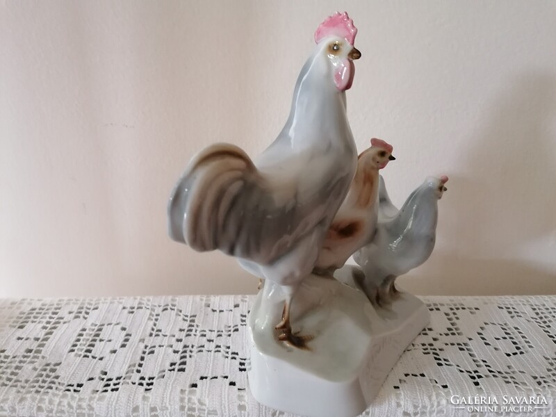 Baromfiudvar/tyúkok/ Zsolnay porcelán