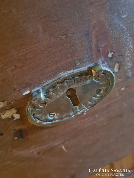 Szecessziós találó szekrény  faragott díszes komód